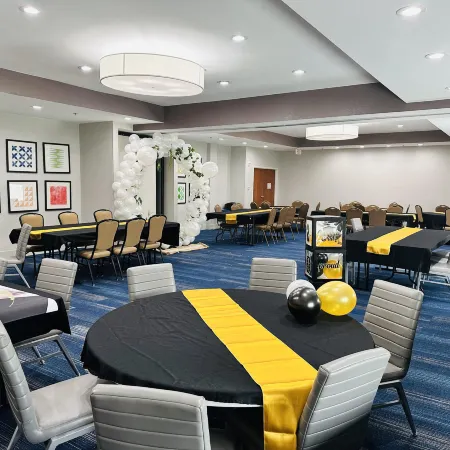 Holiday Inn Express & Suites MANSFIELD by IHG