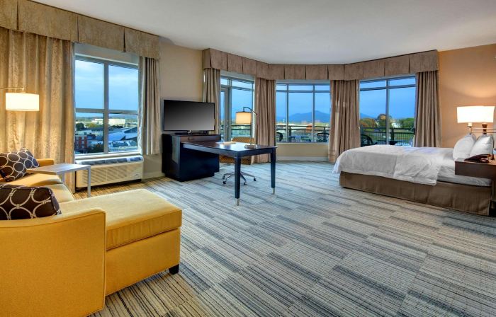Hampton Inn & Suites Roanoke Downtown