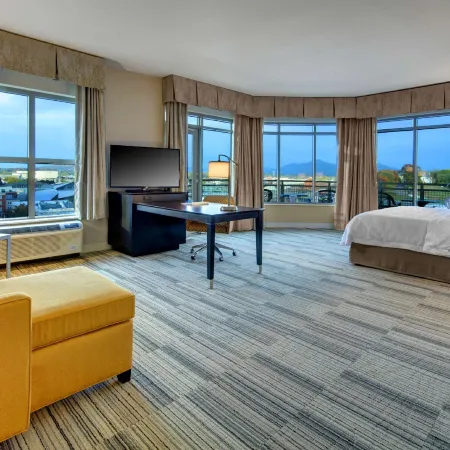 Hampton Inn & Suites Roanoke Downtown