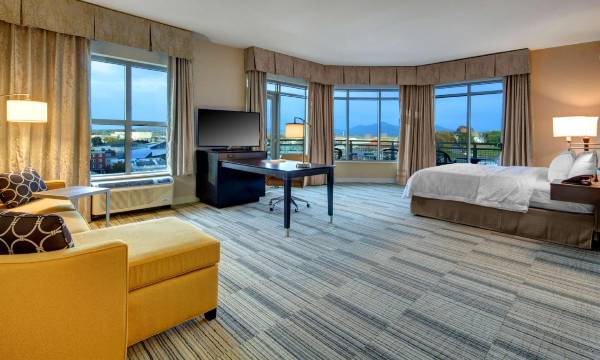 Hampton Inn & Suites Roanoke Downtown