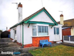 Beachcomber Seafront Pet Friendly Cottage