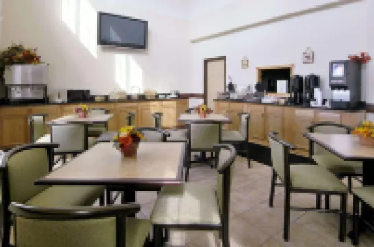 Super 8 by Wyndham Bowling Green North ボウリング・グリーンのホテル