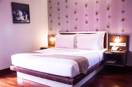 Hero Hotel Ambon Отели в г. Sirimau