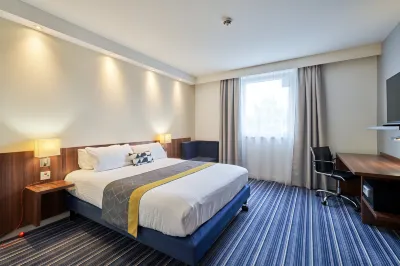 Holiday Inn Express Strasbourg - Centre Hotel dekat Parc du Contades