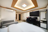 JM HOTEL