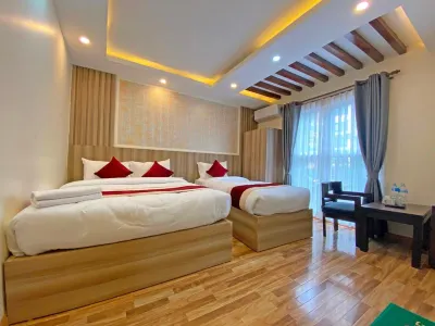 Hotel Royal Emperor Отели в г. 