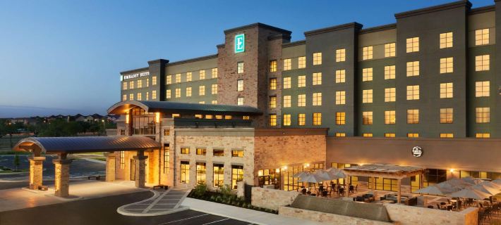 Embassy Suites San Antonio Brooks Hotel & Spa Hoteles en Condado de Bexar