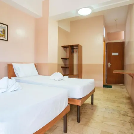 GV Hotel - Tagbilaran City Отели рядом с достопримечательностью «Бохол Кволити Молл»