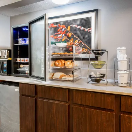 Super 8 by Wyndham The Woodlands North