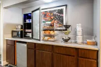 Super 8 by Wyndham The Woodlands North - Breakfast