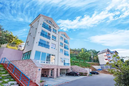 Samcheok Eastocean Отели рядом с достопримечательностью «Cave Mystery Hall»