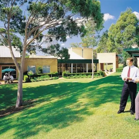 Lakeside Hotel and Conference Centre