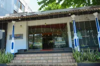 Hotel Sapthapadhi