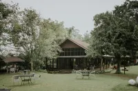 Green Forest Resort & Wedding Hotel dekat Rainbow Slide