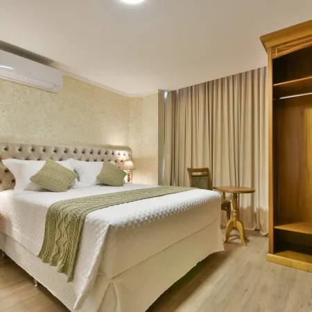 Micheline Hotel Tricot - ao Lado da Rua Coberta