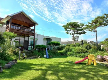 Anseong Songjiwon Pension Отели рядом с достопримечательностью «럭셔리 안성 M 글램핑카라반»