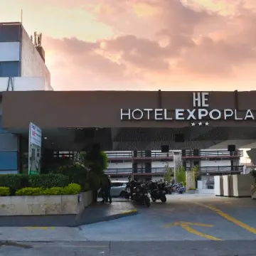 Portonovo Plaza Expo Hotels near La Gran Plaza