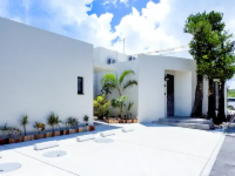 villa LIFE INDAH sumuide / ヴィラ ライフ インダ スムイデ 屋我地島周辺のホテル