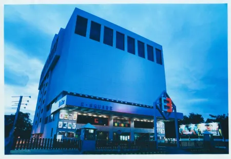 E Square the Fern, Pune Отели рядом с достопримечательностью «Читтаранян Ватика»