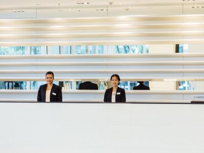 フロントデスク カンタリー 304 ホテル アンド サービスド アパートメンツ プラーチーンブリーの写真