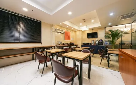 Changwon Jungangdong Hotel Ssome Отели рядом со станцией Changwonjungang Railway Station