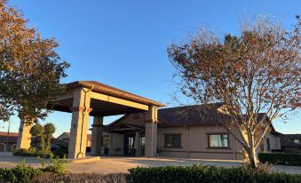 Red Roof Inn & Suites Sulphur Springs