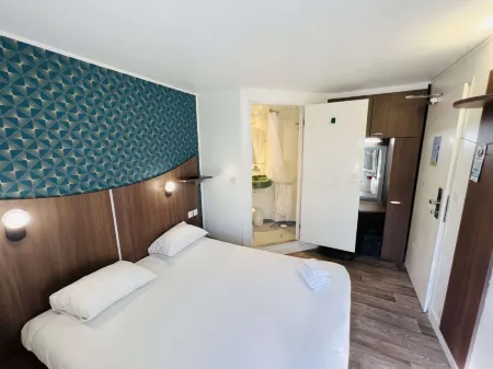 Kyriad Direct Rouen Sud - Val de Reuil Отели рядом с достопримечательностью «Museum of Louviers»