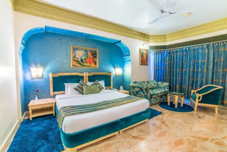 Hotel Hillock Отели рядом с достопримечательностью «Пандав Бгаван Комплекс»