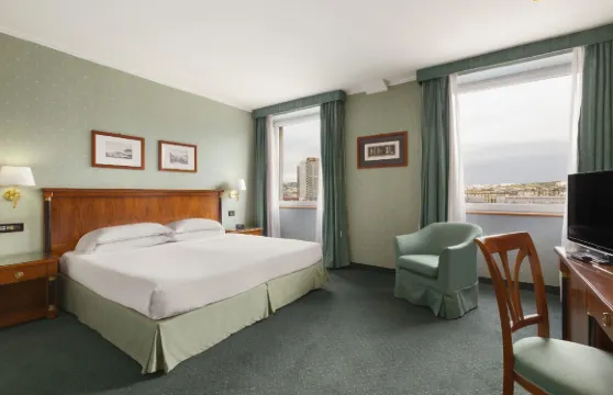 那不勒斯市中心華美達酒店