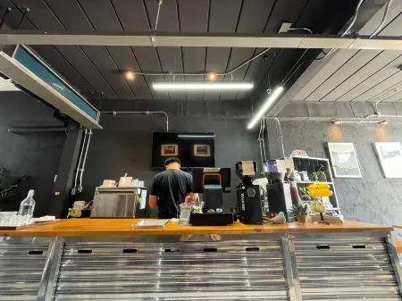 Sotay Poshtel Lampang Отели рядом с достопримечательностью «Wat Chedi Sao Lang»