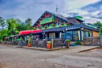 Logis Hôtel Restaurant le Chalet du Mont Roland Hotels in Dole