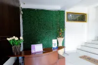 Urbanview Srb Near Mall Ciputra Cibubur by RedDoorz Hotels in Jatisampurna