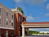 Holiday Inn Express & Suites Cut Off - Galliano Hotels in 