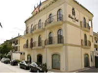 Bram Hotel