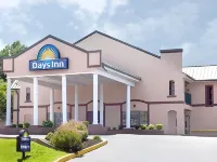 Days Inn by Wyndham Lexington - Motels