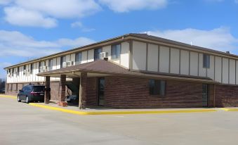 Baxter Inn 4 Less