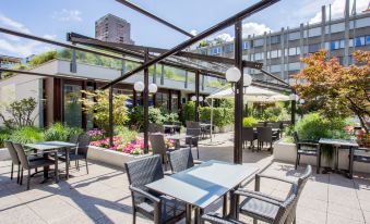 5. Crowne P..