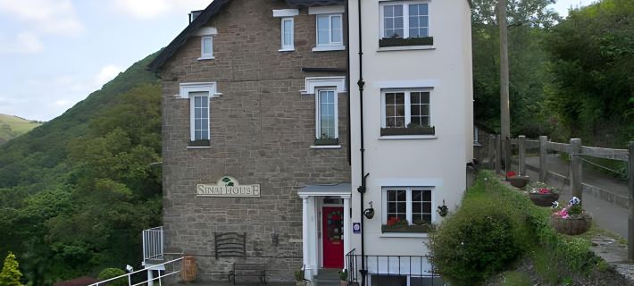 Sinai House Hotels in North Devon District