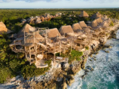 アズリク トゥルムのホテル