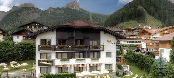 Hotel Tyrol Hotele w: Selva