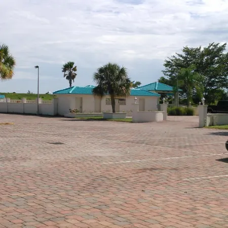 Lakeshore Resort and Marina