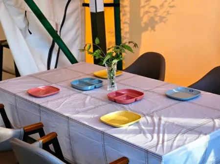 Boeun Off-Mountain Glamping Отели в г. Поын