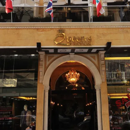 Queens Suite Hotel Отели рядом с достопримечательностью «Hamra Street»
