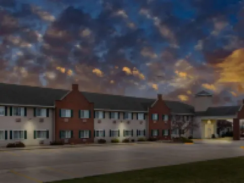 AmericInn by Wyndham Pella Hotels in Pella