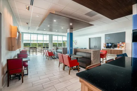 Holiday Inn Express & Suites Atlanta Airport NE - Hapeville