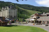 Summit Hotel at Big Sky Resort