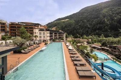 Quellenhof Luxury Resort Passeier فنادق في Stulles