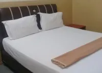 Glenys Inn Ketapang Kantor 호텔