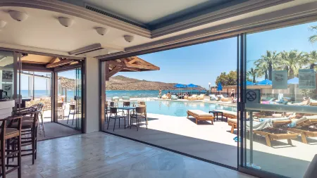 Chrispy Beach Resort, Agia Marina Отели в г. Галатас