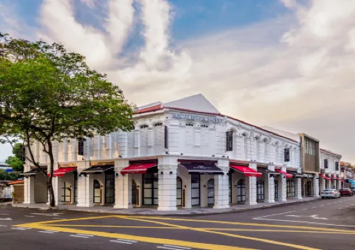 Macalister Hotel Managed By The Ascott Limited  Отели рядом с достопримечательностью «Sri Muneeswarar Temple Sevalathotam»